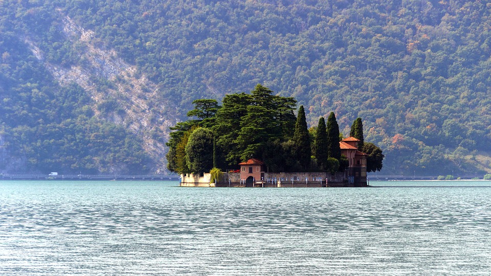 photo of an island in Italy