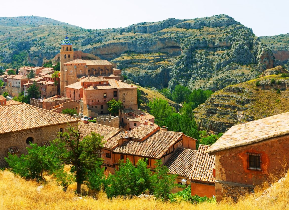 Photo of a view of a Spanish mountain town on a sunny day